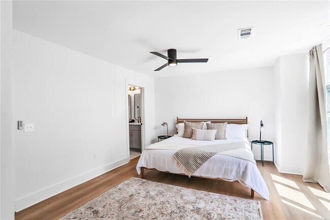 Building Photo - 1210 Cleburne Ave NE