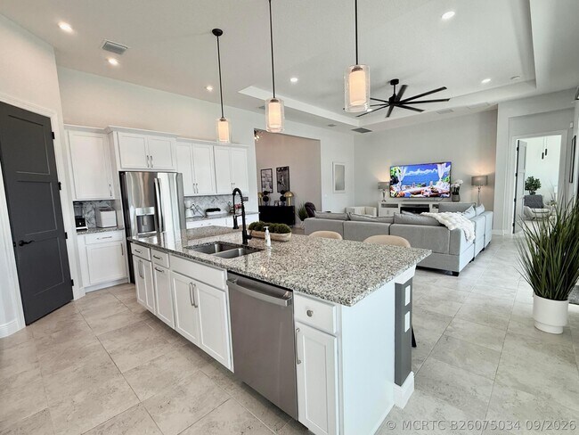 Building Photo - 9221 SW Esule Way
