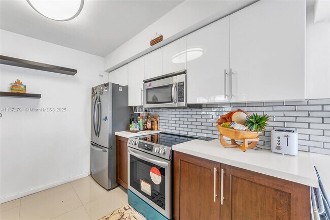 Primary Photo - 20170 NE 3rd Ct