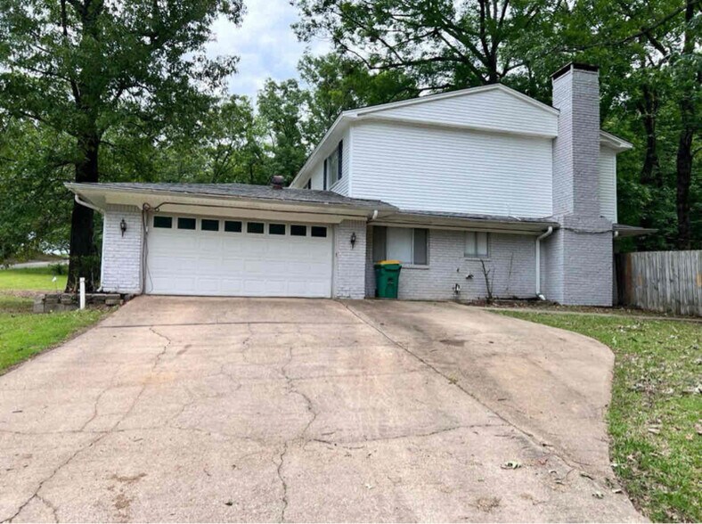 Building Photo - 15 Sweetbrush Ave