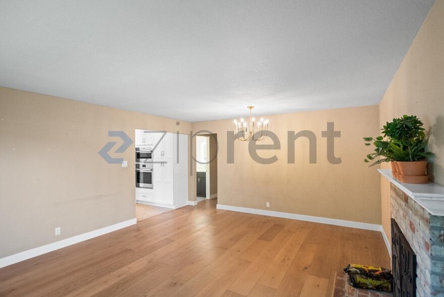 Building Photo - Unit