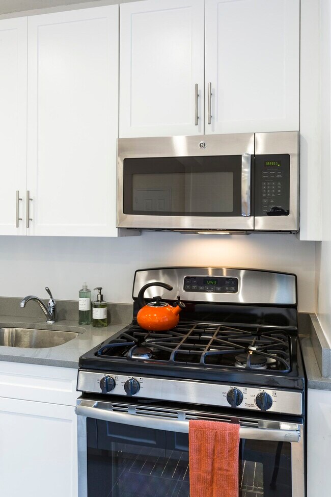 Building Photo - 2375 E 3rd St