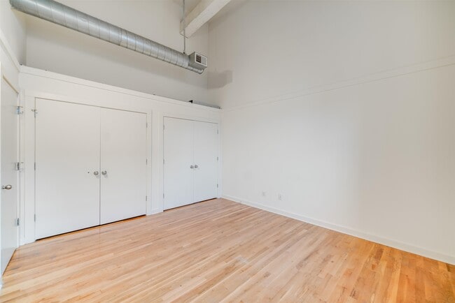 Building Photo - 716 Madison St