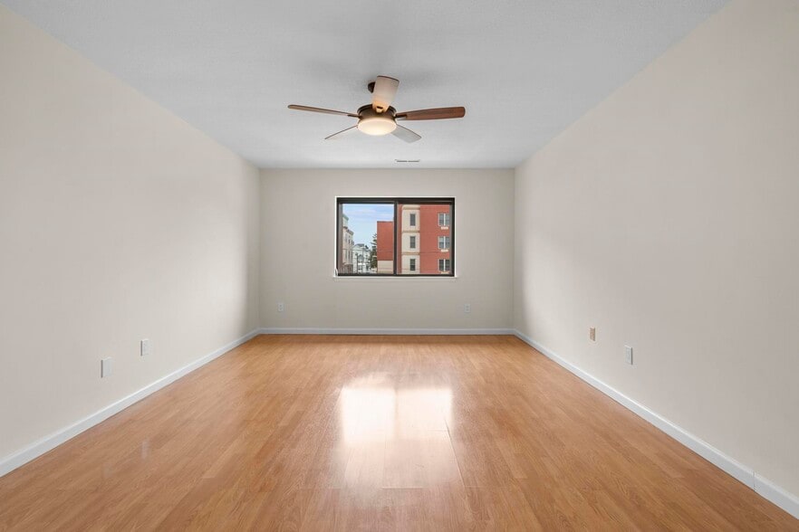 Building Photo - 25 2nd St