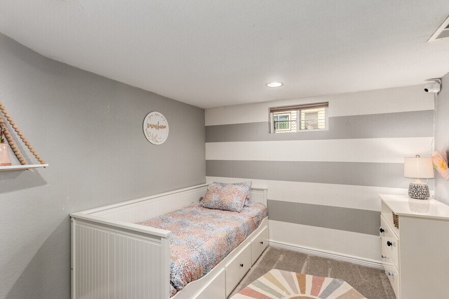 Building Photo - 830 Gray St