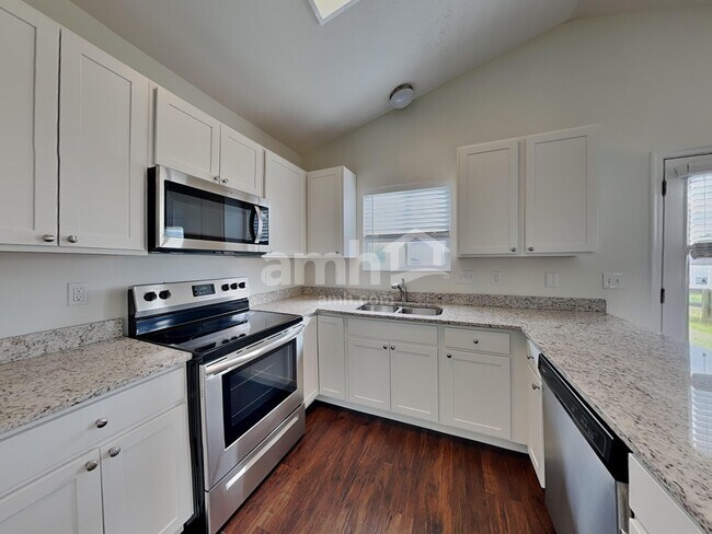 Building Photo - 10248 Meadow Glen Dr