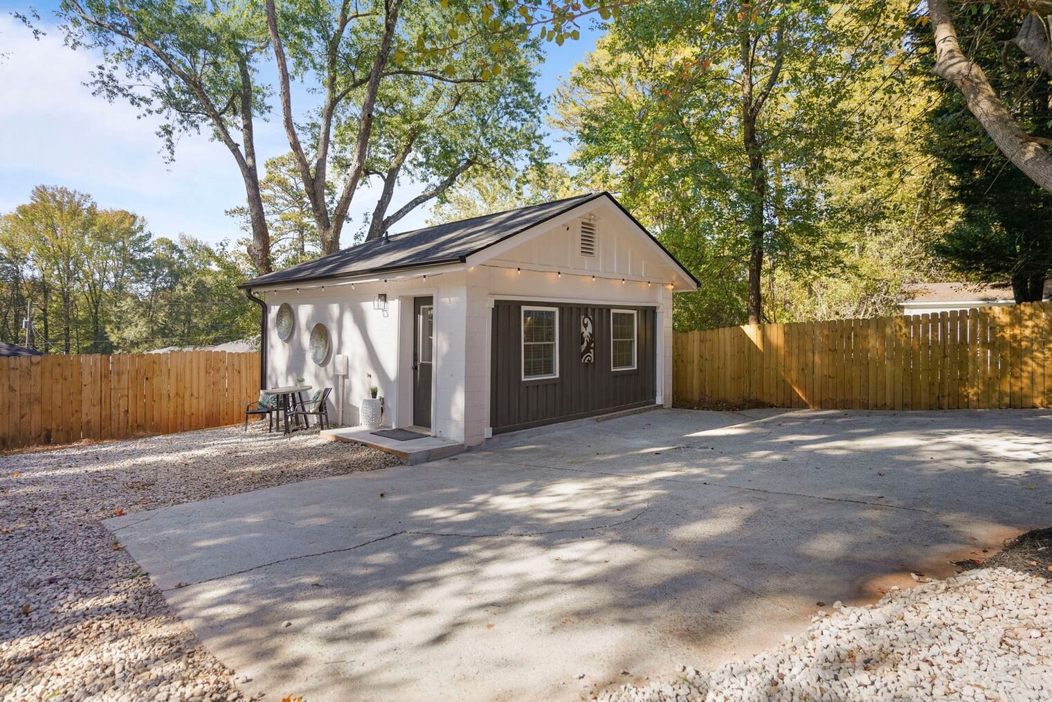 Building Photo - 975 Shadowridge Dr SE