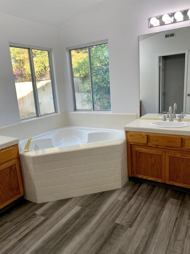 Building Photo - 5570 W Los Altos Ave