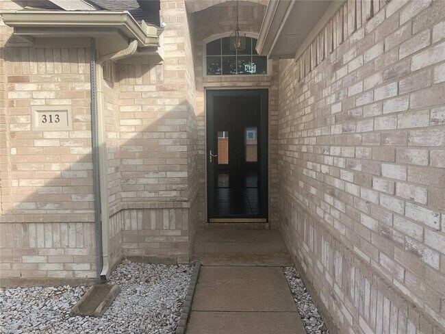 Building Photo - 313 Foreston Dr