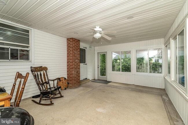 Building Photo - 1744 Lark Ln