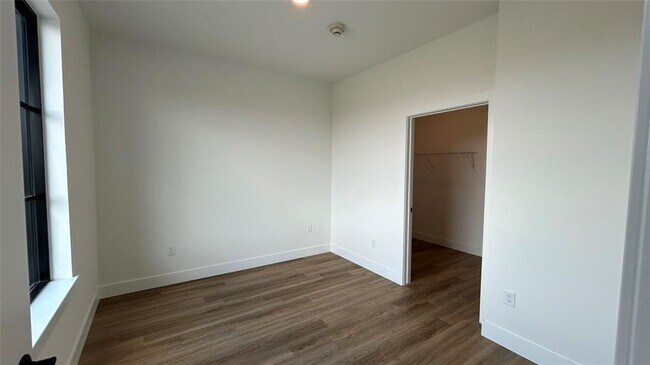 Building Photo - 4315 S Congress Ave