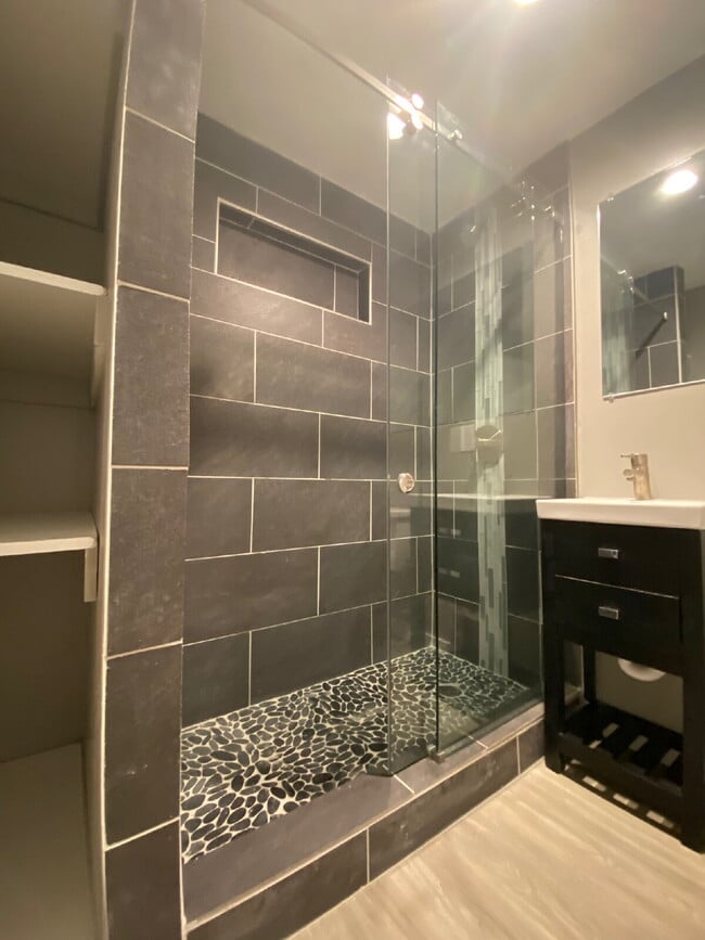 Building Photo - 7132 47th Ave SW