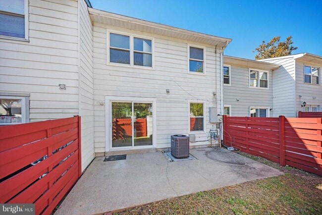 Building Photo - 14797 Tamarack Pl