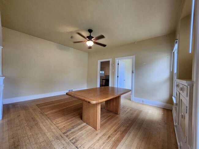 Building Photo - Victorian Home Downtown – Available NOW, 6 Month Leases Available! MOVE-IN SPECIAL