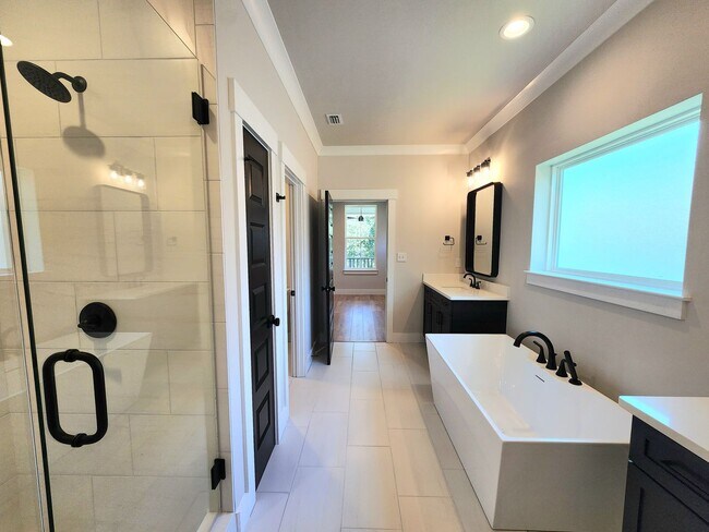 Building Photo - Stunning new executive home in Gulf Shores!
