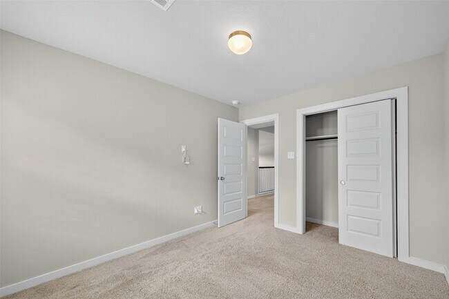 Building Photo - 910 Cold Snow Dr