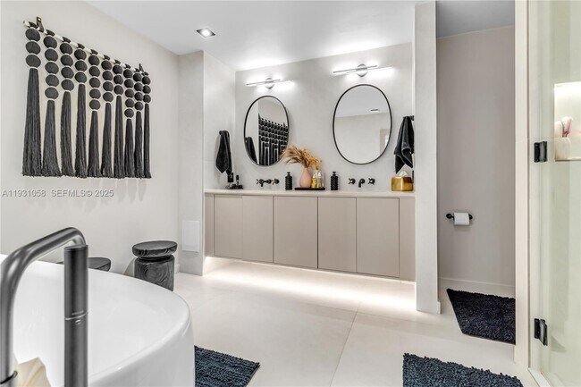 Building Photo - 20281 E Country Club Dr