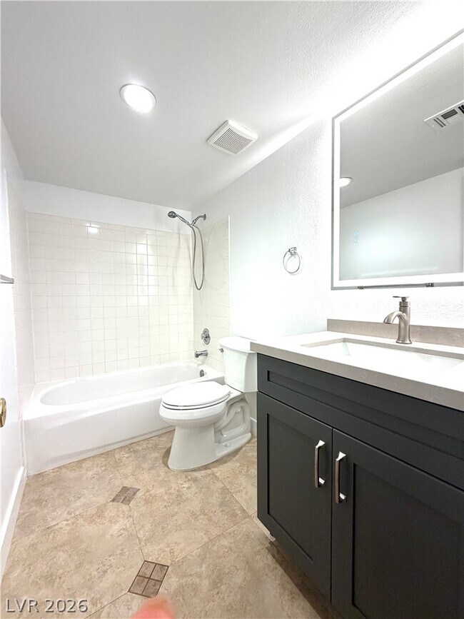 Building Photo - 920 Rockview Dr