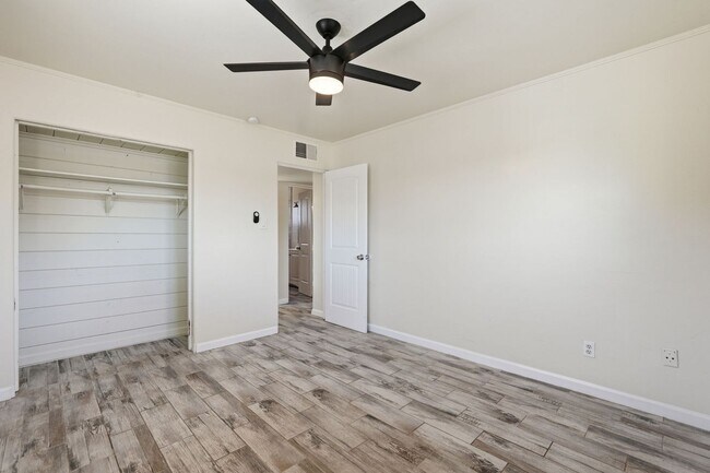 Building Photo - 209 E McMurray Blvd