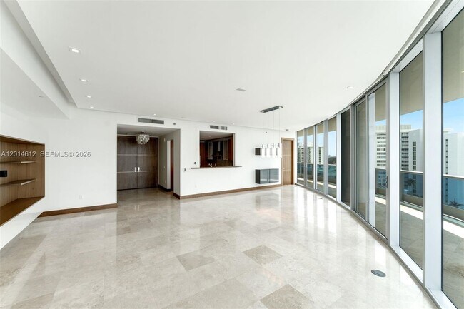 Building Photo - 5959 Collins Ave