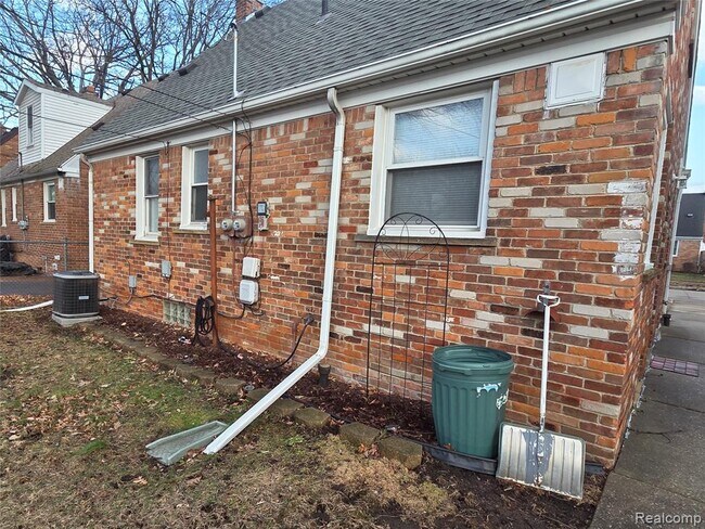 Building Photo - 1536 Hollywood St