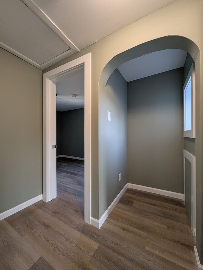 Building Photo - Newly Renovated 4 bedroom house