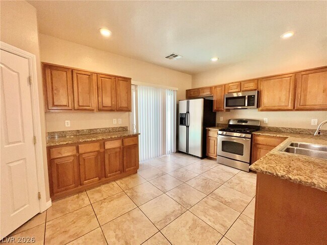 Building Photo - 5014 Tunnel Falls Dr