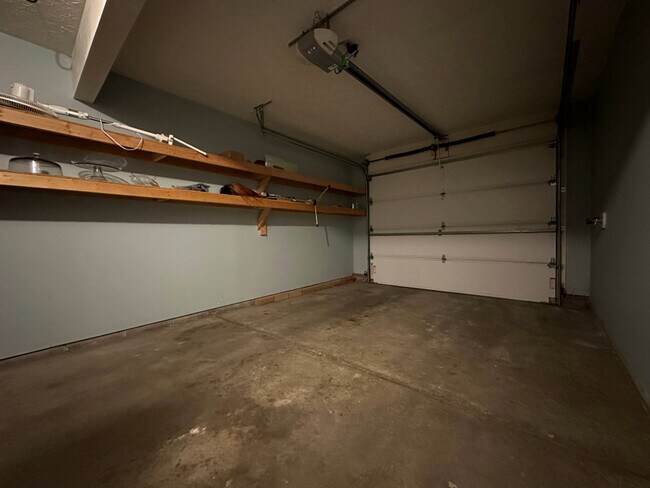 Building Photo - 405 Park Creek Ct