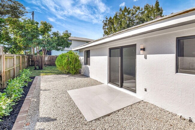 Building Photo - 2894 Florida Blvd