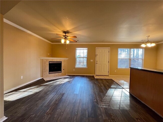 Building Photo - 2219 Skyler Dr