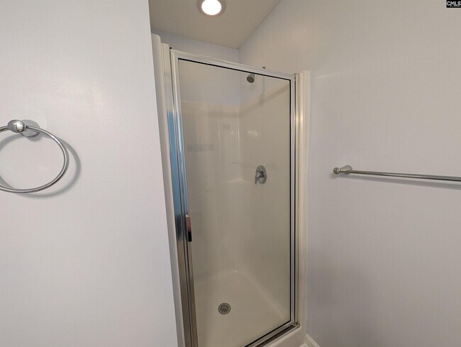 Building Photo - 13 Lillie Ln