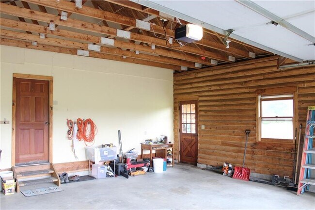 Building Photo - 10329 Briar Hill Rd