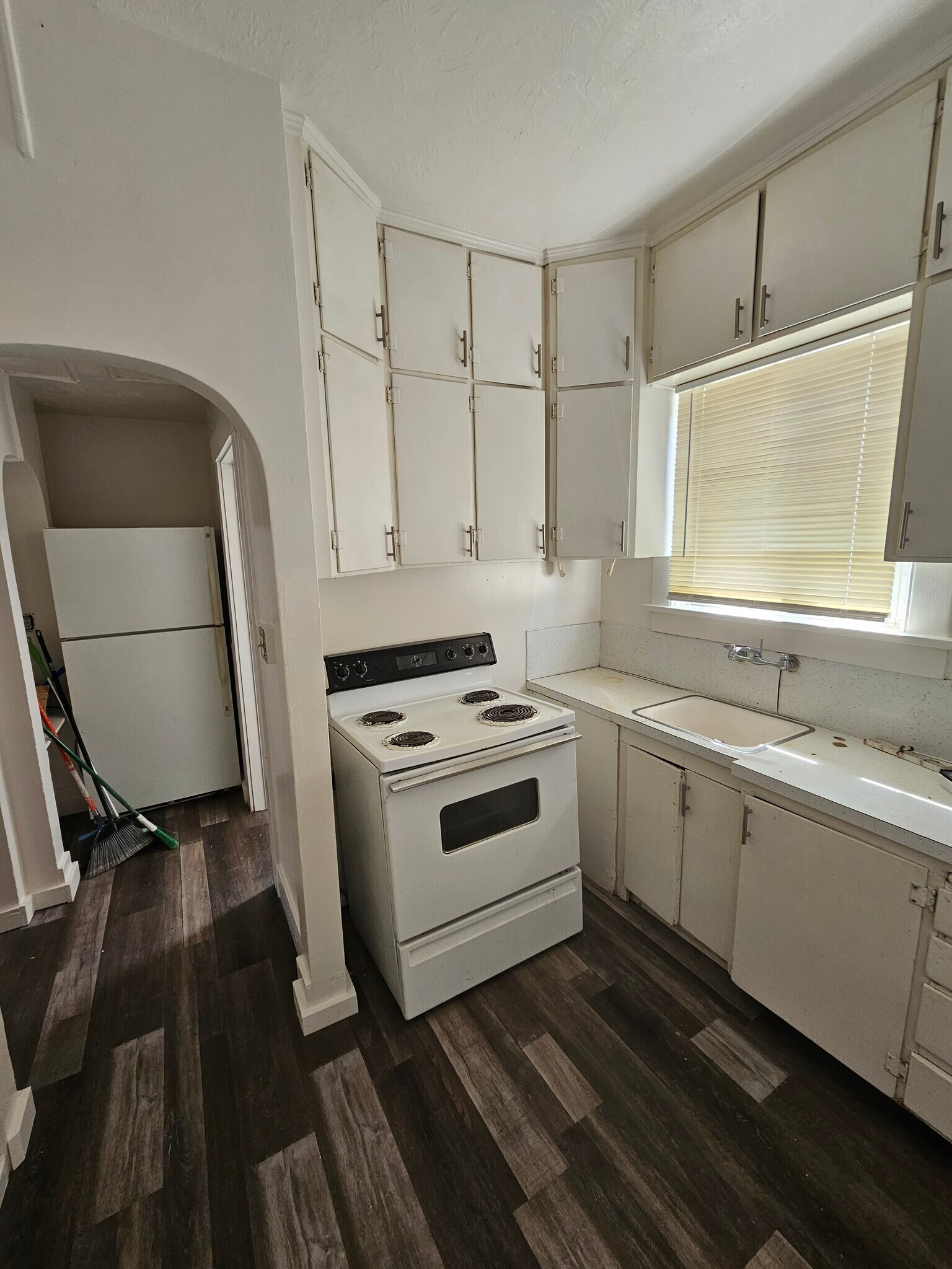 Building Photo - 310 6th St