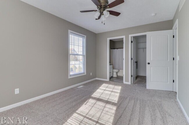 Building Photo - Stunning 4 Bed/3Bath Bi Level