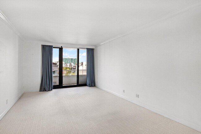 Building Photo - 529 S Flagler Dr