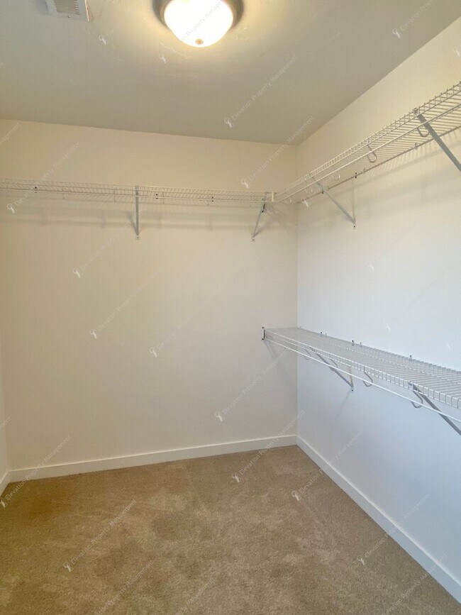 Building Photo - Bright Southeast Bend Home Near Canal Trai...