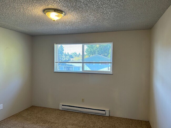 Building Photo - 505 SE 27th Ave