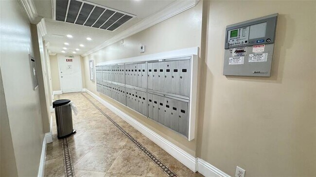 Building Photo - 2650 S Course Dr