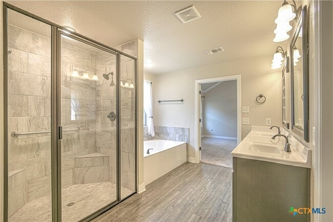 Building Photo - 1814 Rustic Manor Dr