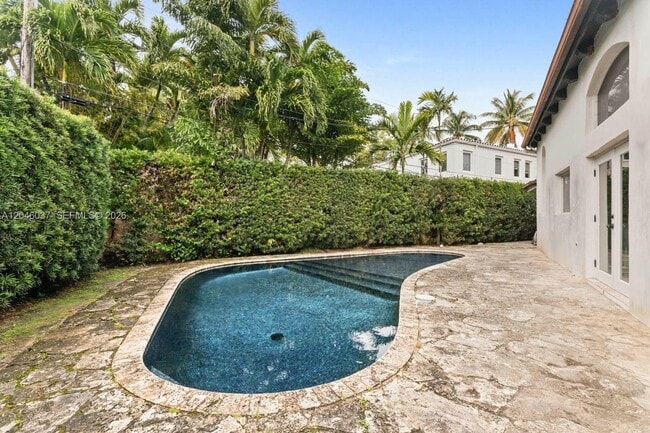 Building Photo - 6350 Pine Tree Dr