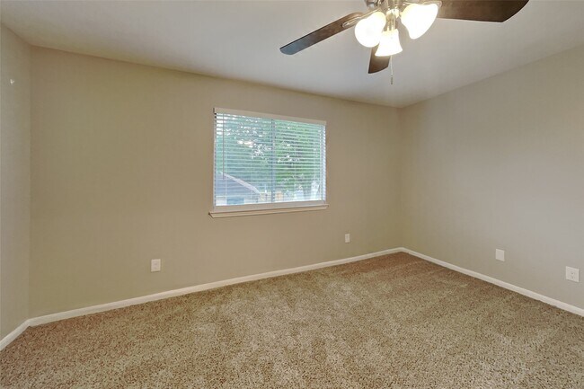 Building Photo - 18206 Gravenhurst Ln