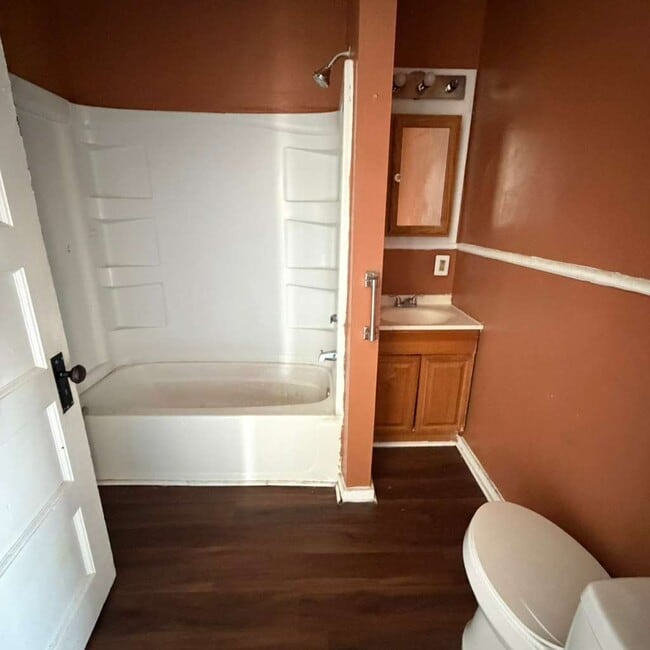 Building Photo - 311 W King St