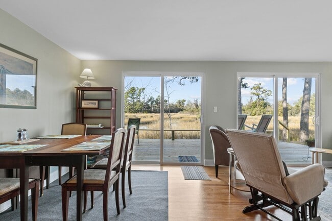 Building Photo - Marsh View Beaufort Home Available Now