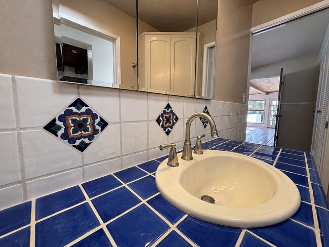Building Photo - 352 Glen Ellen Dr