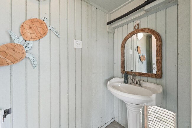 Building Photo - 16634 Jamaica Beach Rd