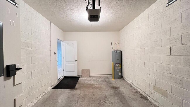 Building Photo - 9017 Alba Ln