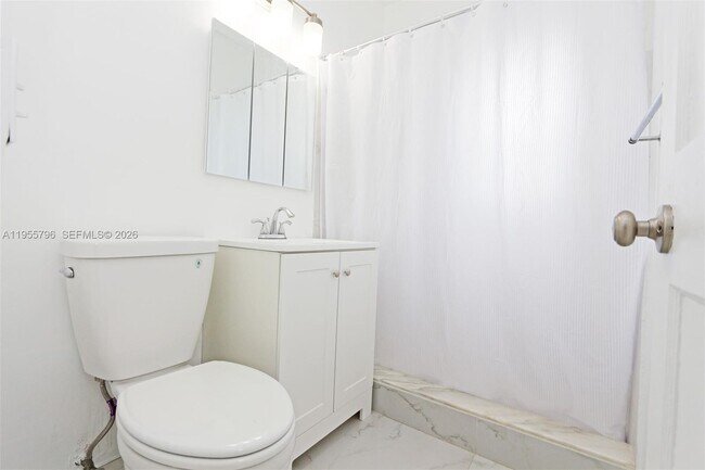 Building Photo - 2746 SW 32nd Ct