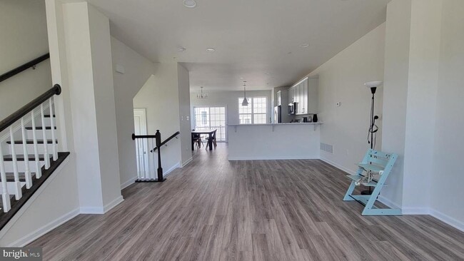 Building Photo - 41 Ways Ln