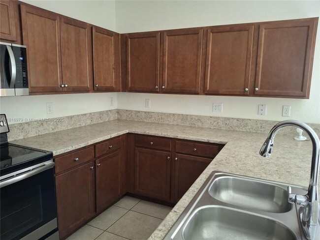Building Photo - 9320 W 33rd Ln