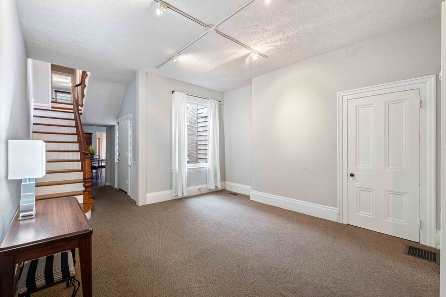 Building Photo - 218 W North Ave